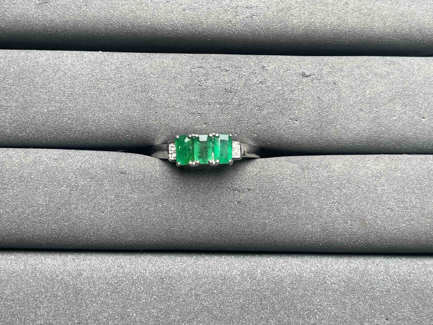 A12049 Emerald Ring