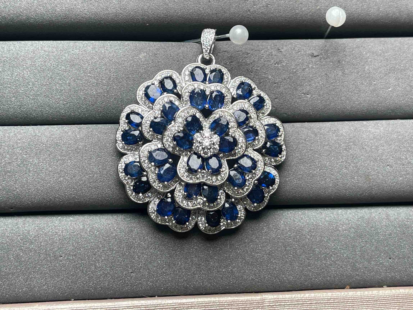 A12196 Sapphire Pendant