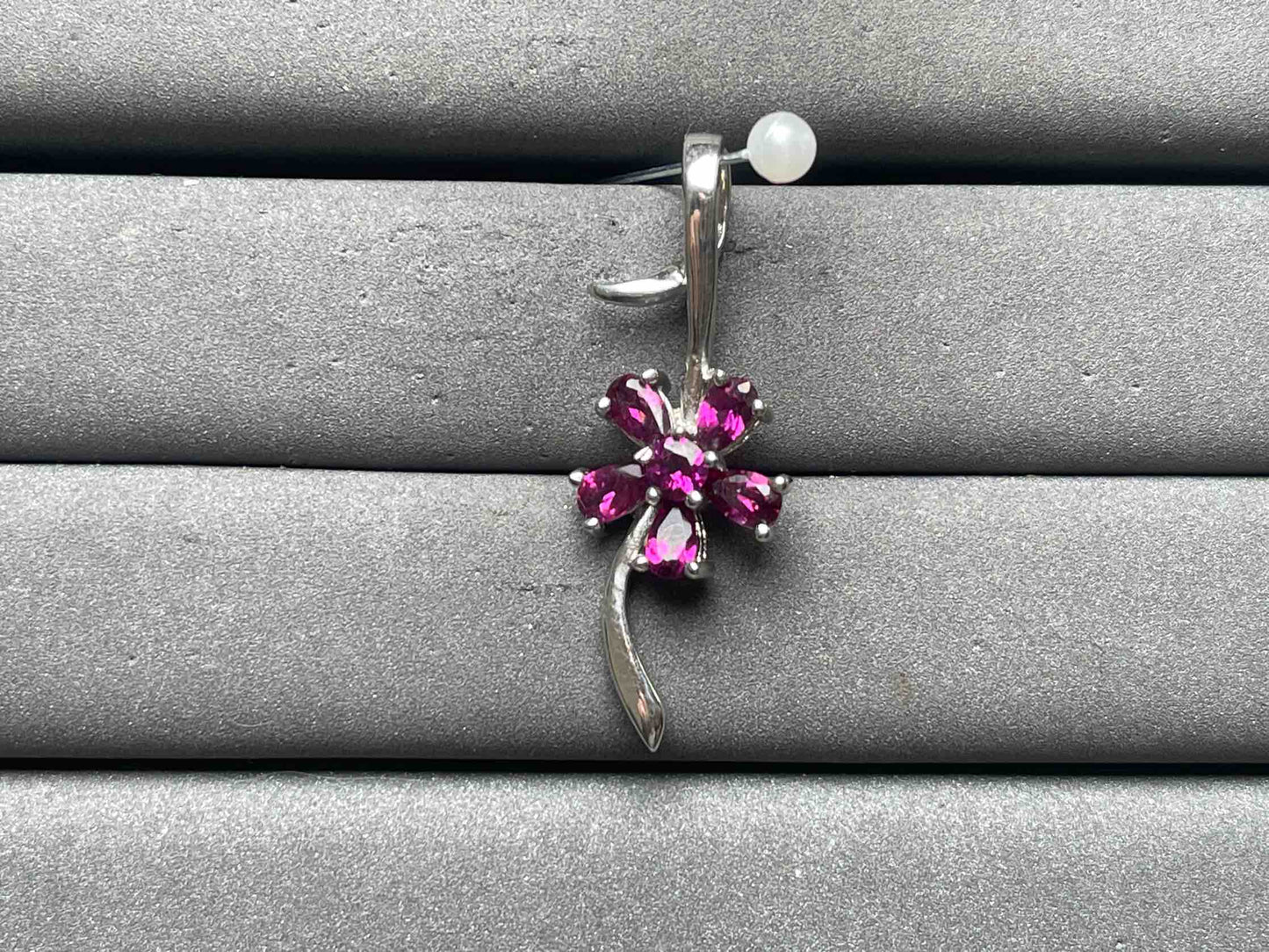 A12250 Garnet Pendant