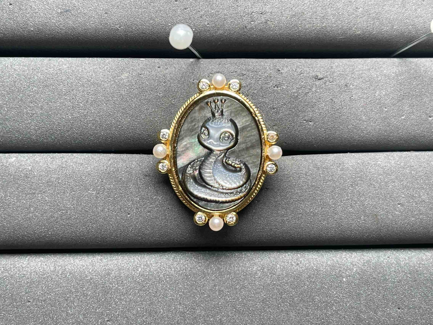 A12260 Black Conch Ring