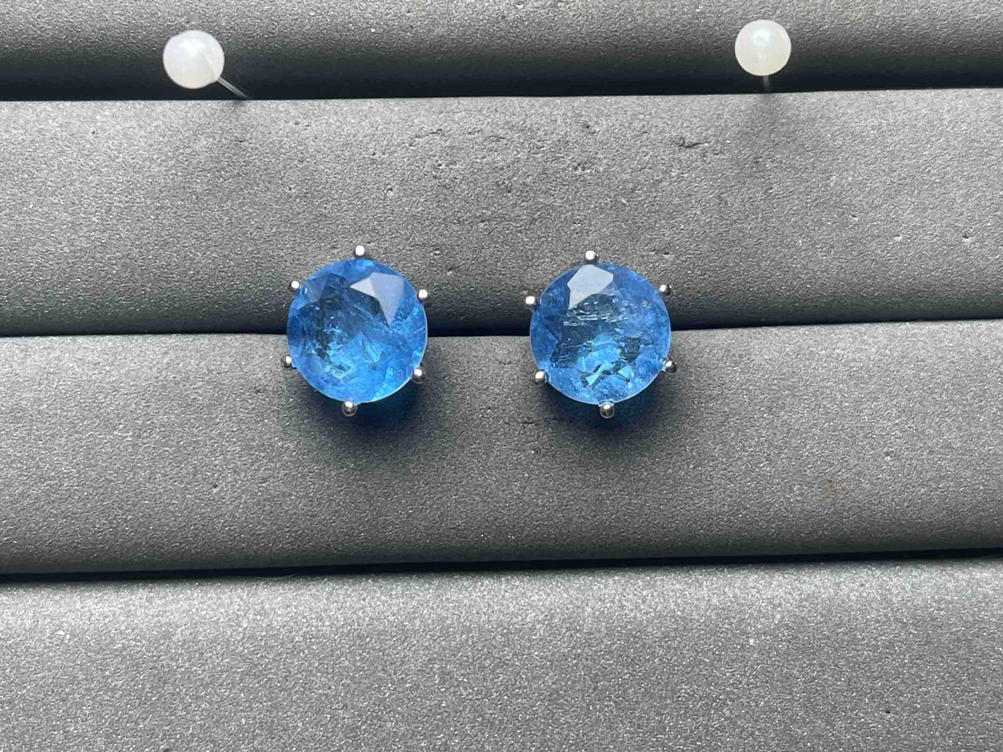 A12317 Color Changing Earrings