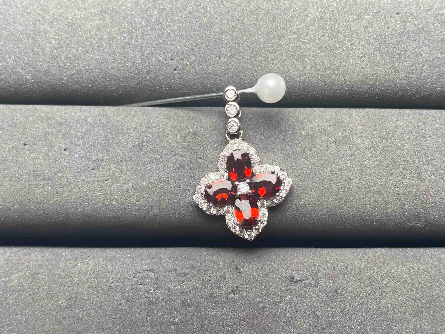 A12565 Garnet Pendant