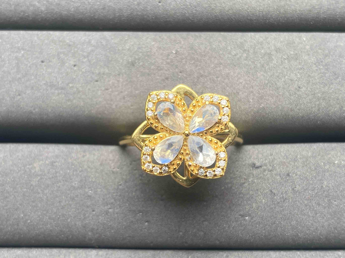 A12574 Moonstone Ring