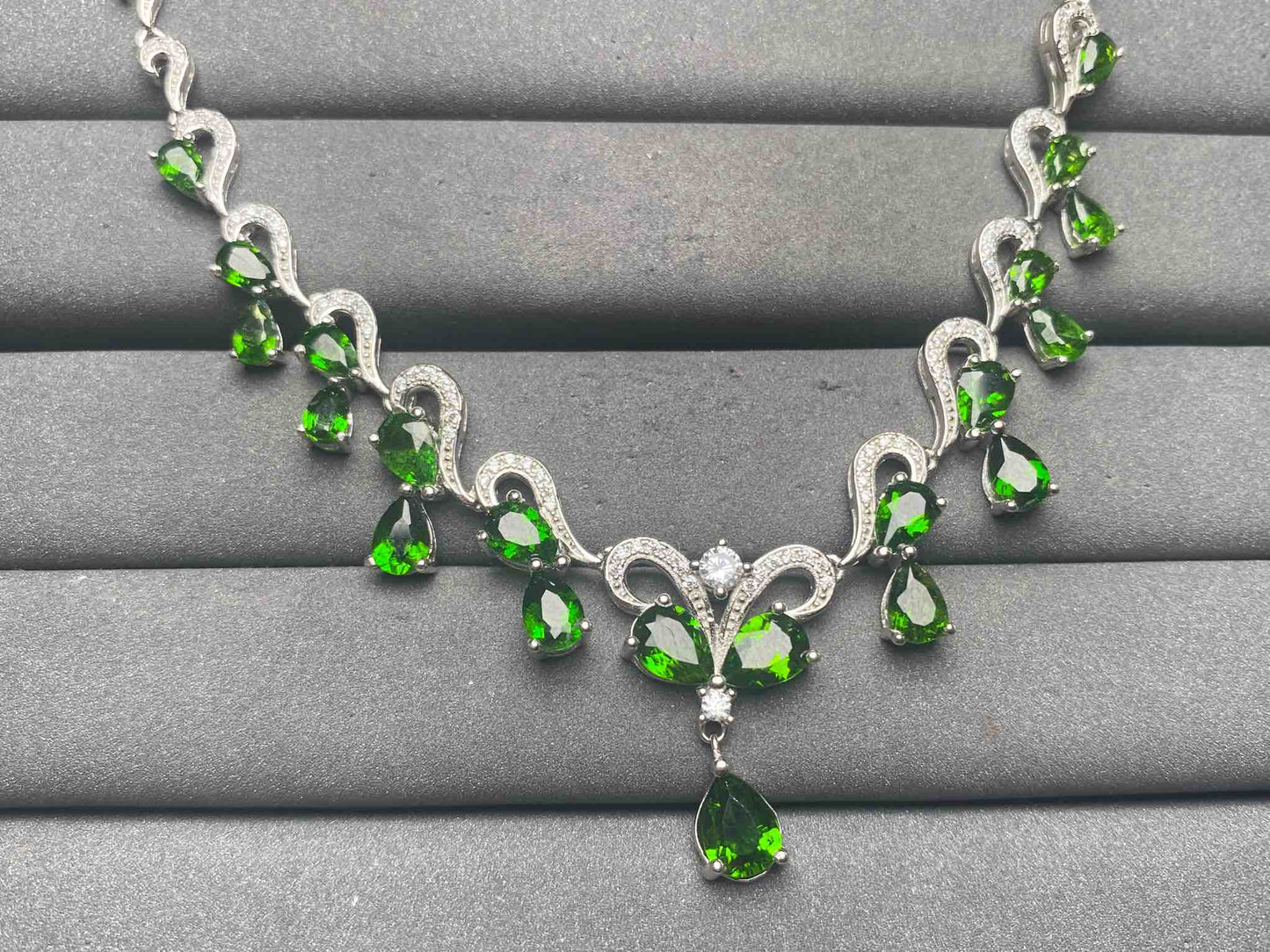A12589 Diopside Necklace