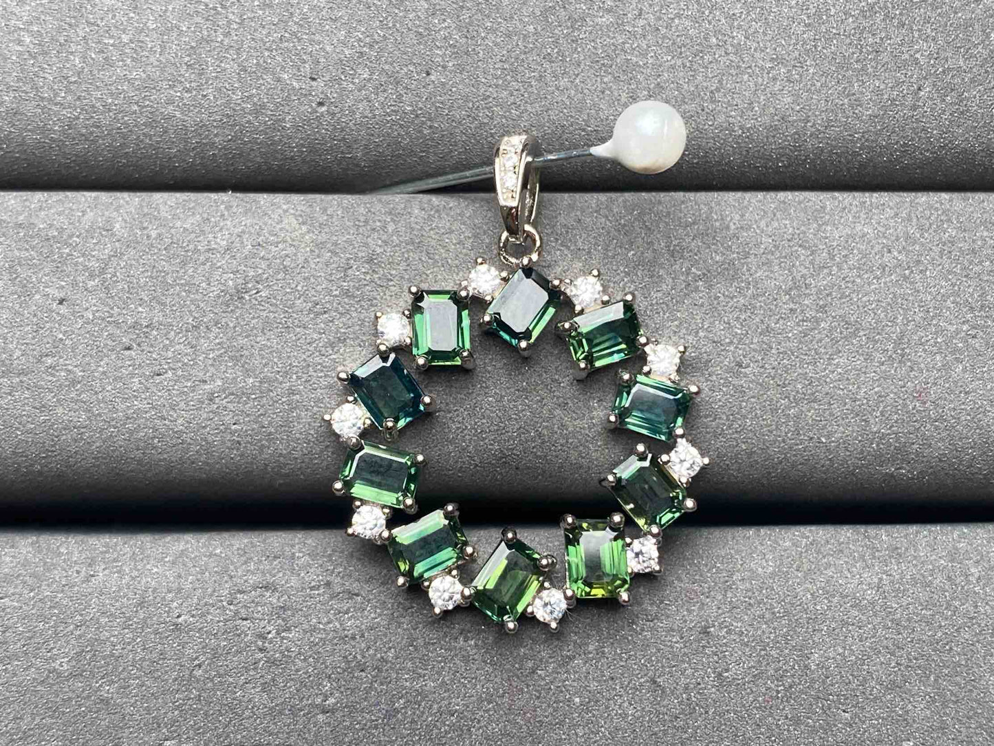 A12704 Sapphire Pendant