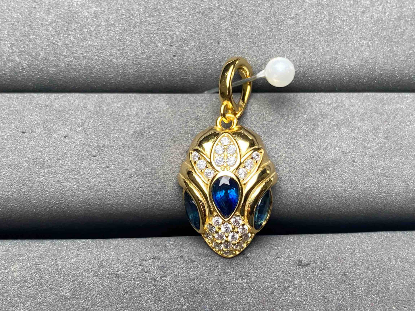 A12735 Blue Sapphire Pendant