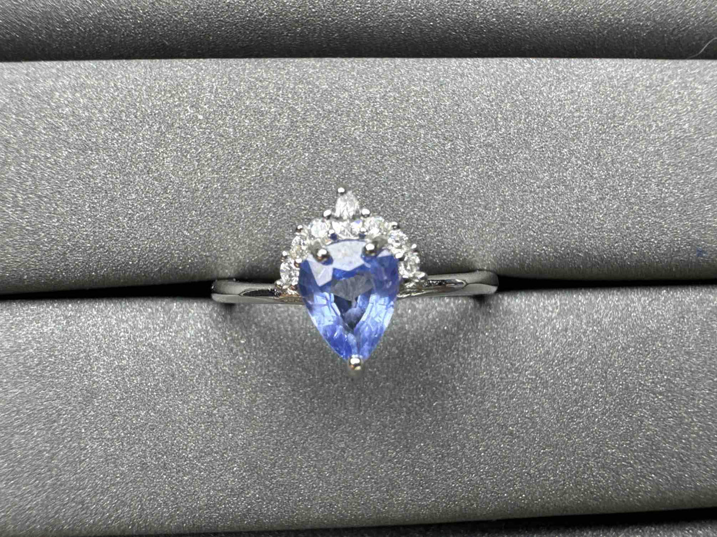 A1276 1ct Cornflower Sapphire Ring