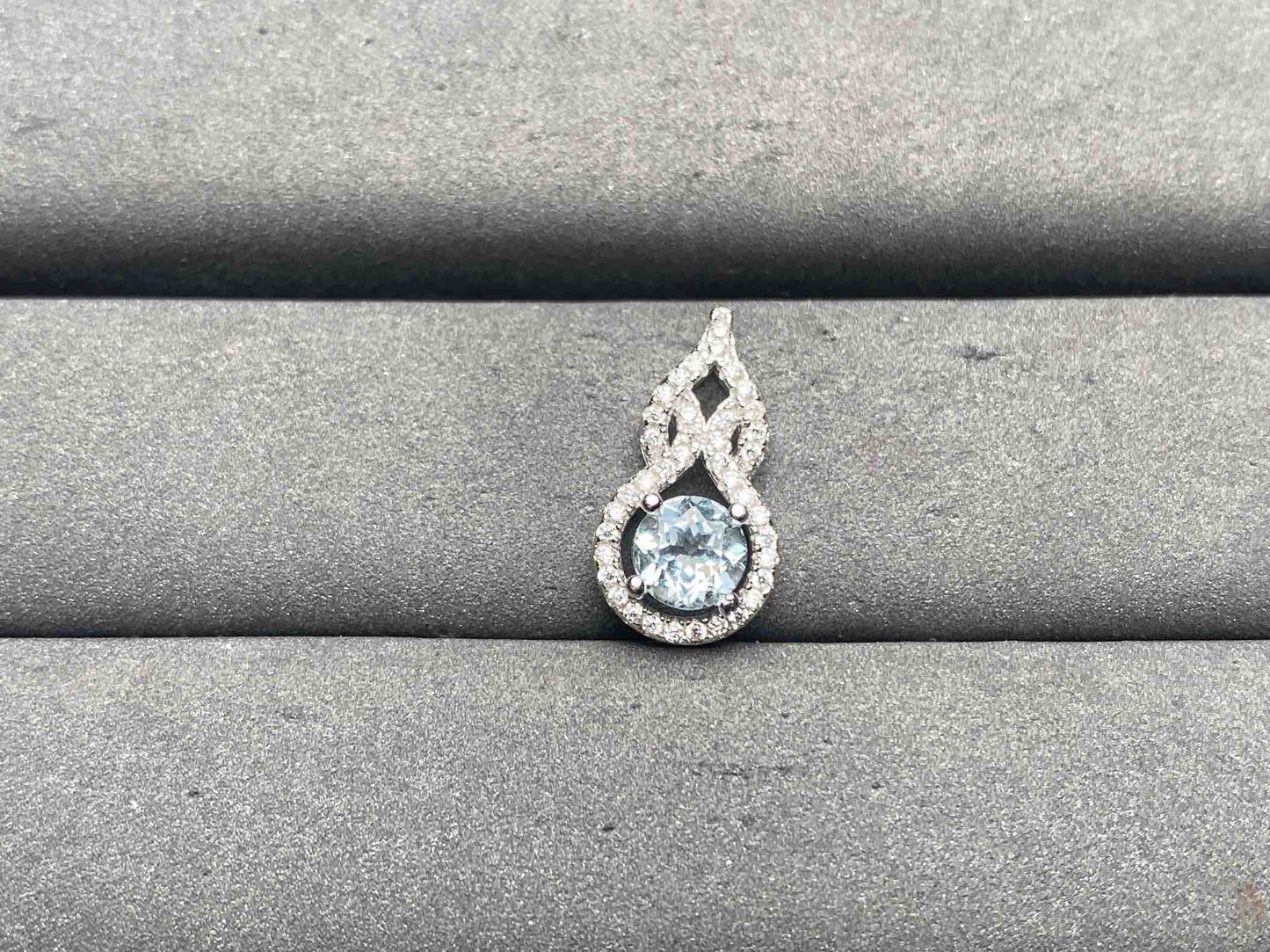 A12886 Aquamarine Pendant