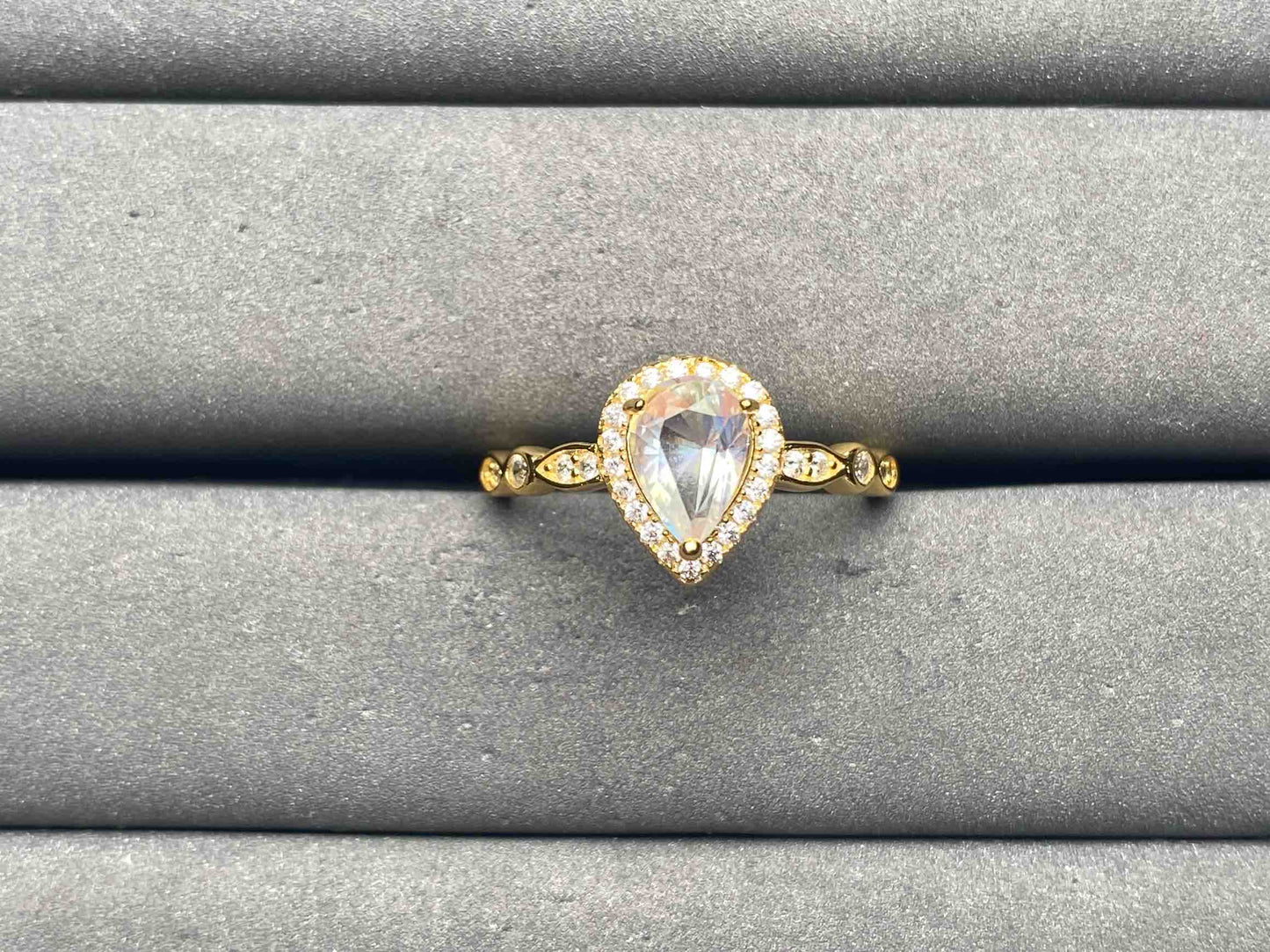 A12912 Moonstone Ring