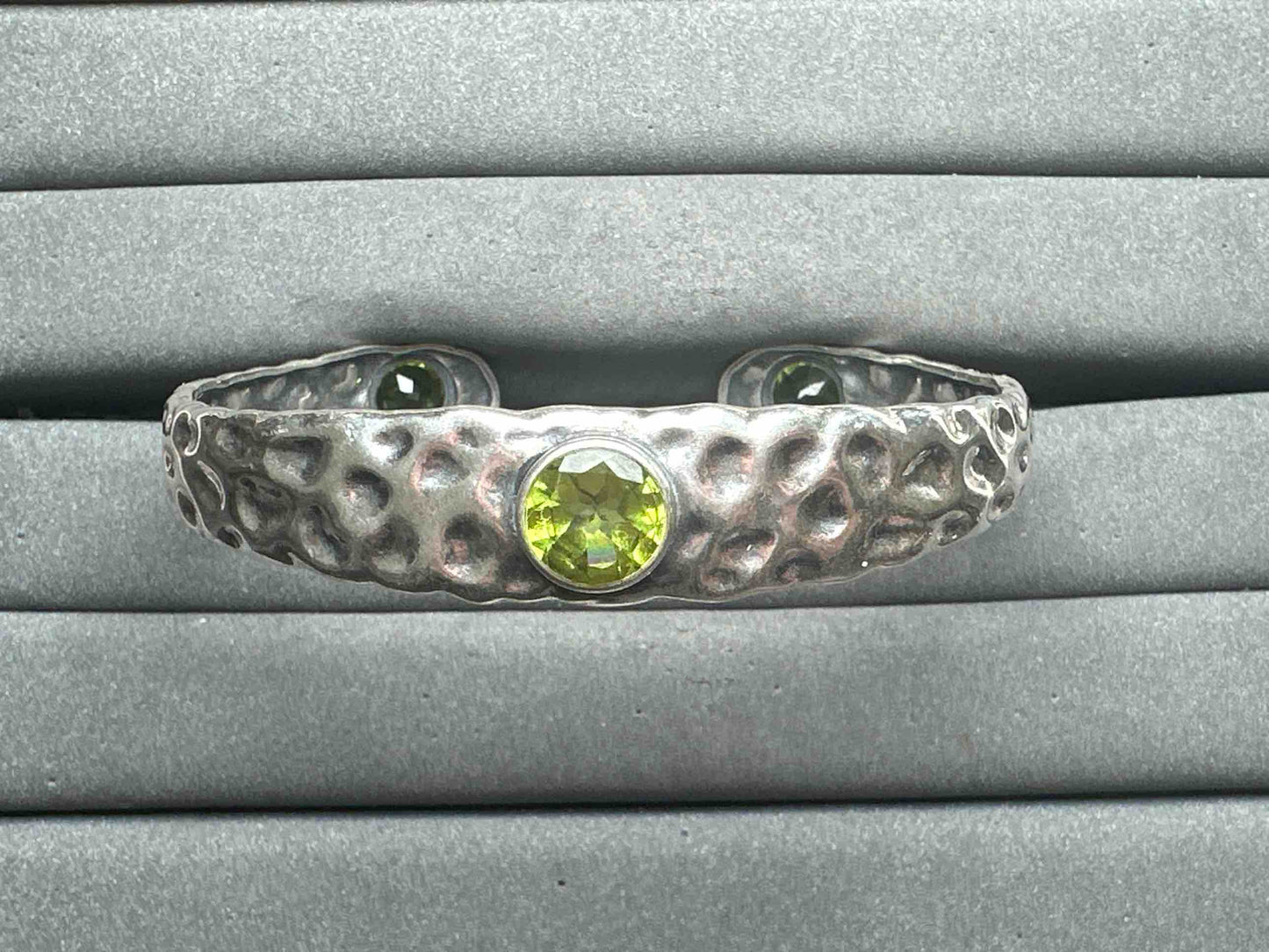 A13010 Peridot Bangle