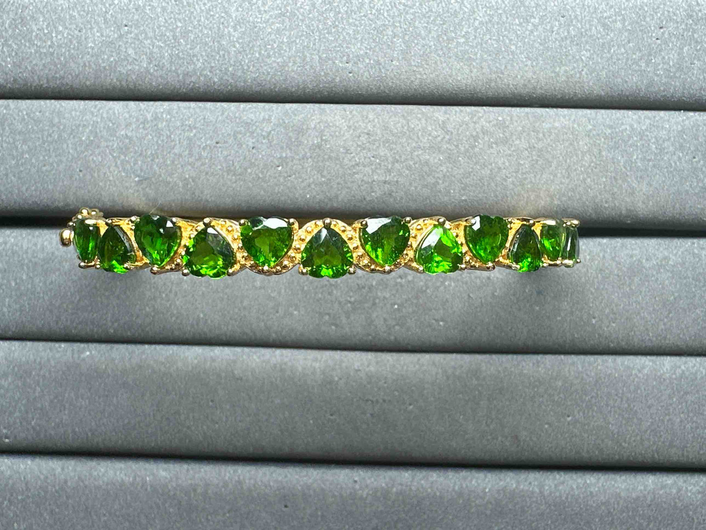 A13018 Diopside Bangle