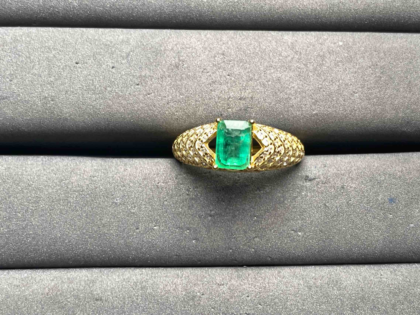 A13027 Emerald Ring