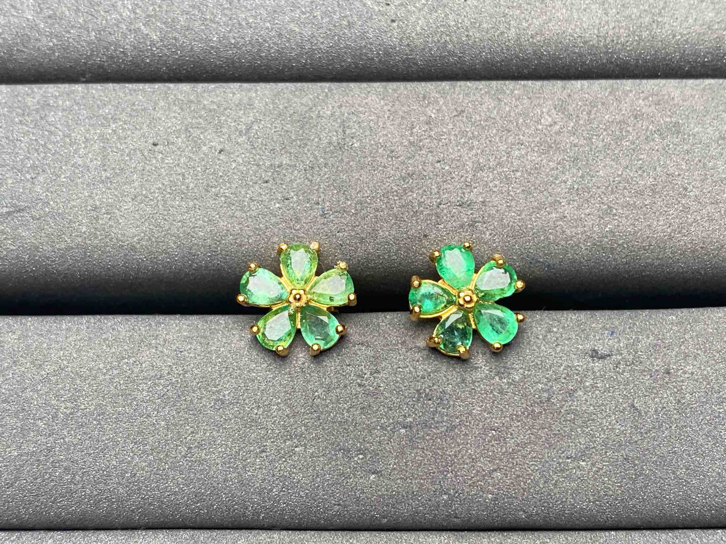 A13118 Emerald Earrings