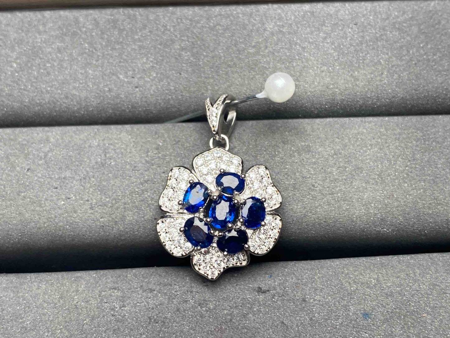 A13122 Sapphire Pendant
