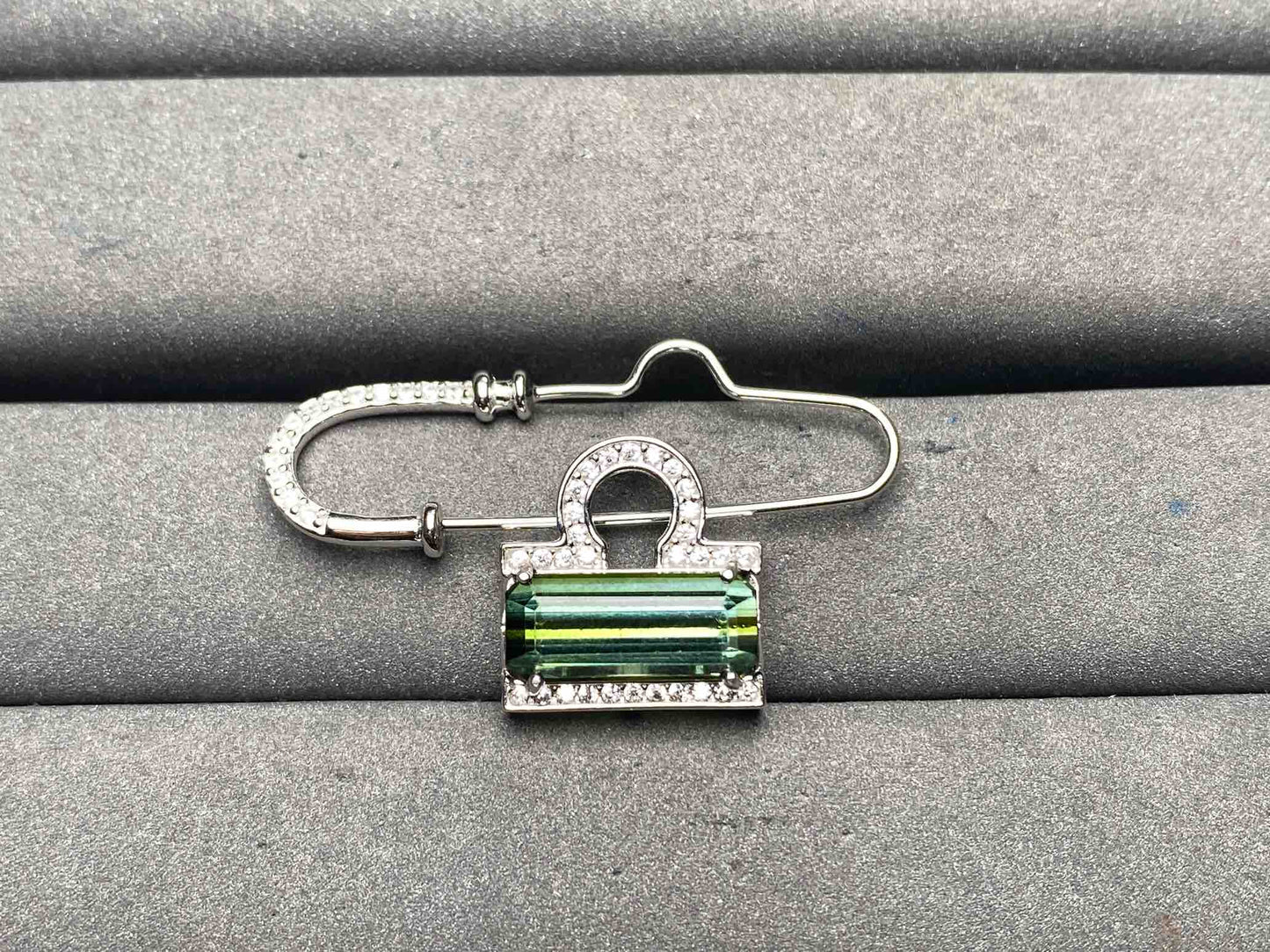 A13132 Tourmaline brooch