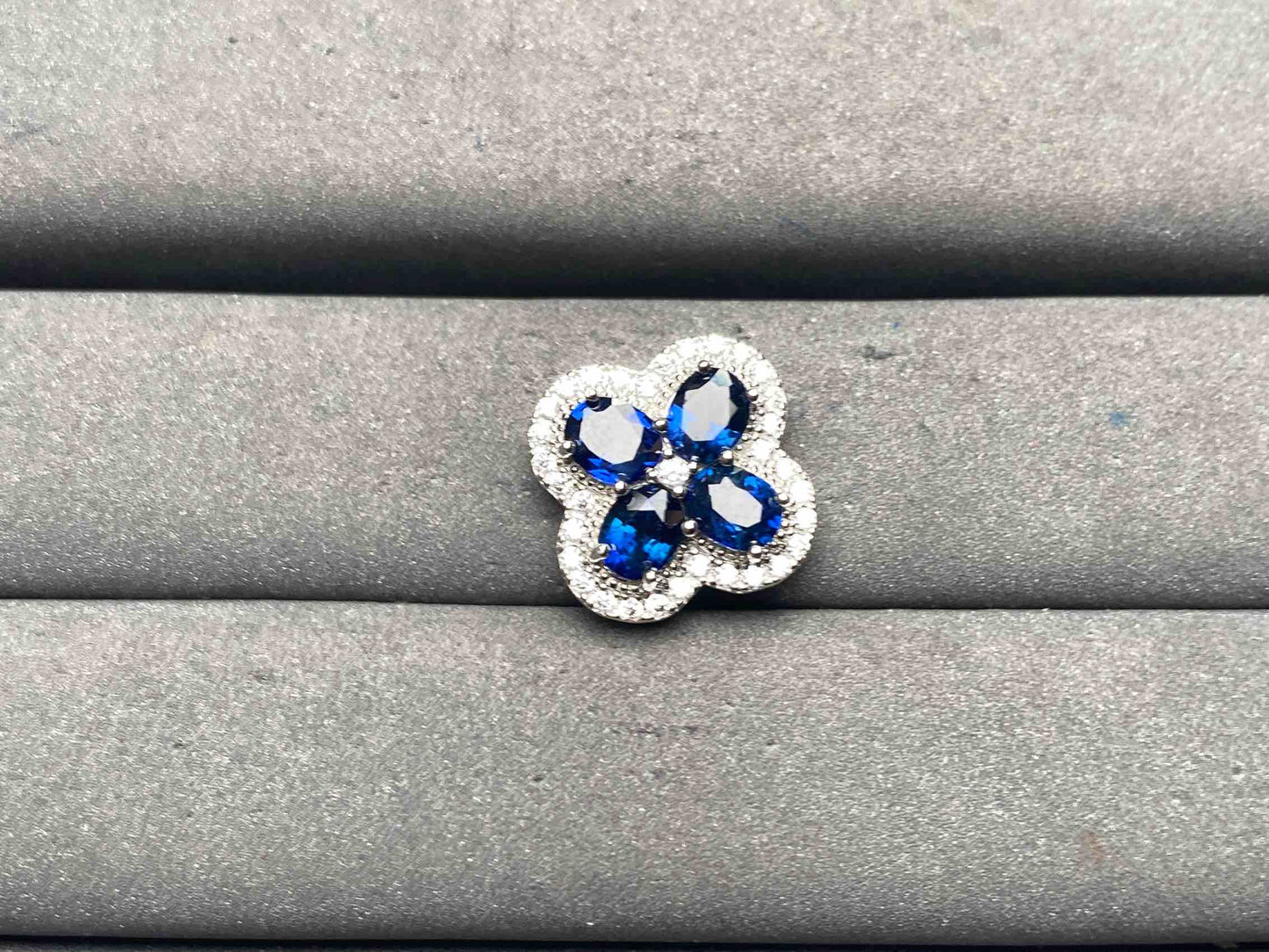 A13151 Sapphire Pendant