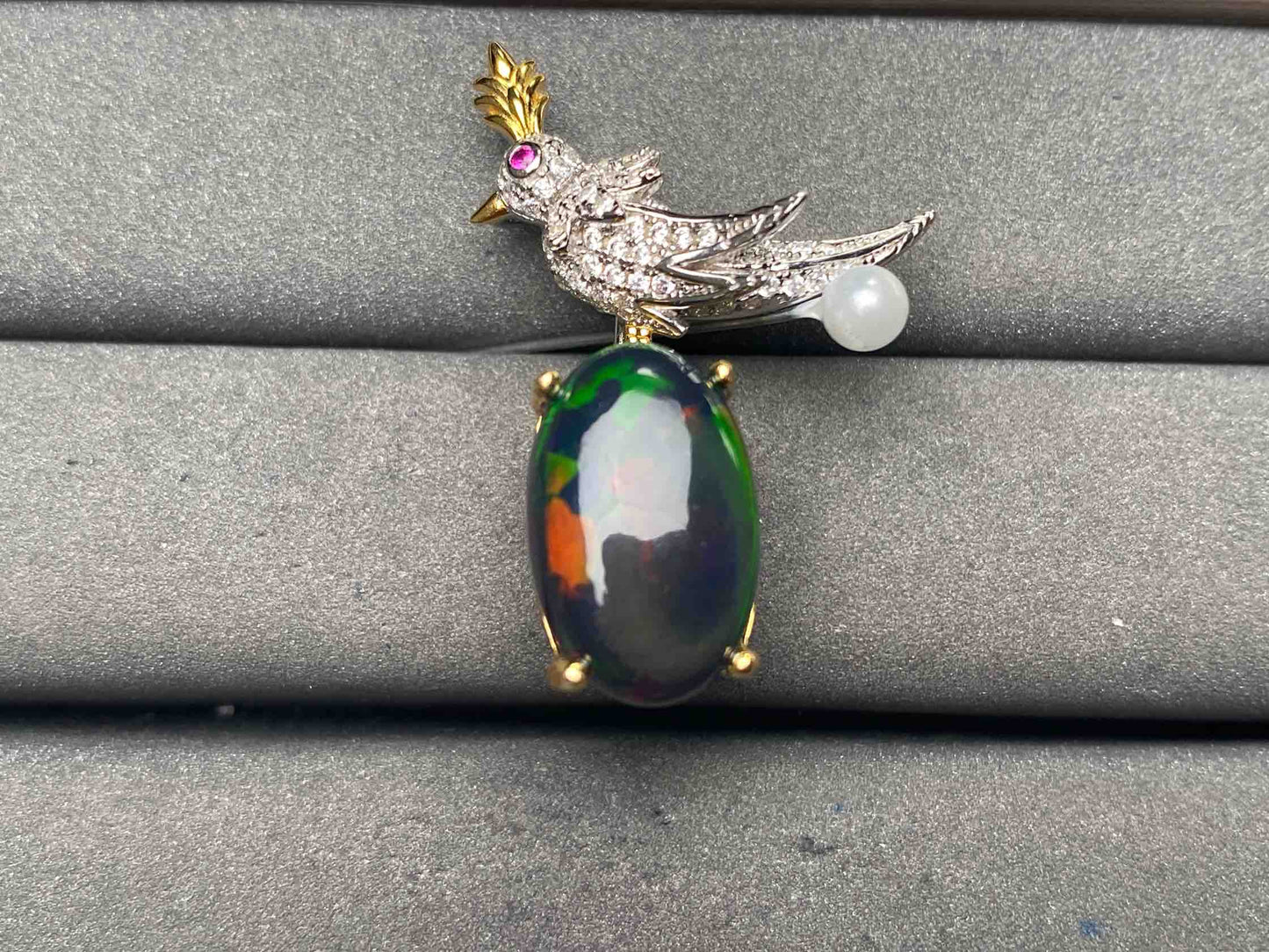 A13176 Opal brooch