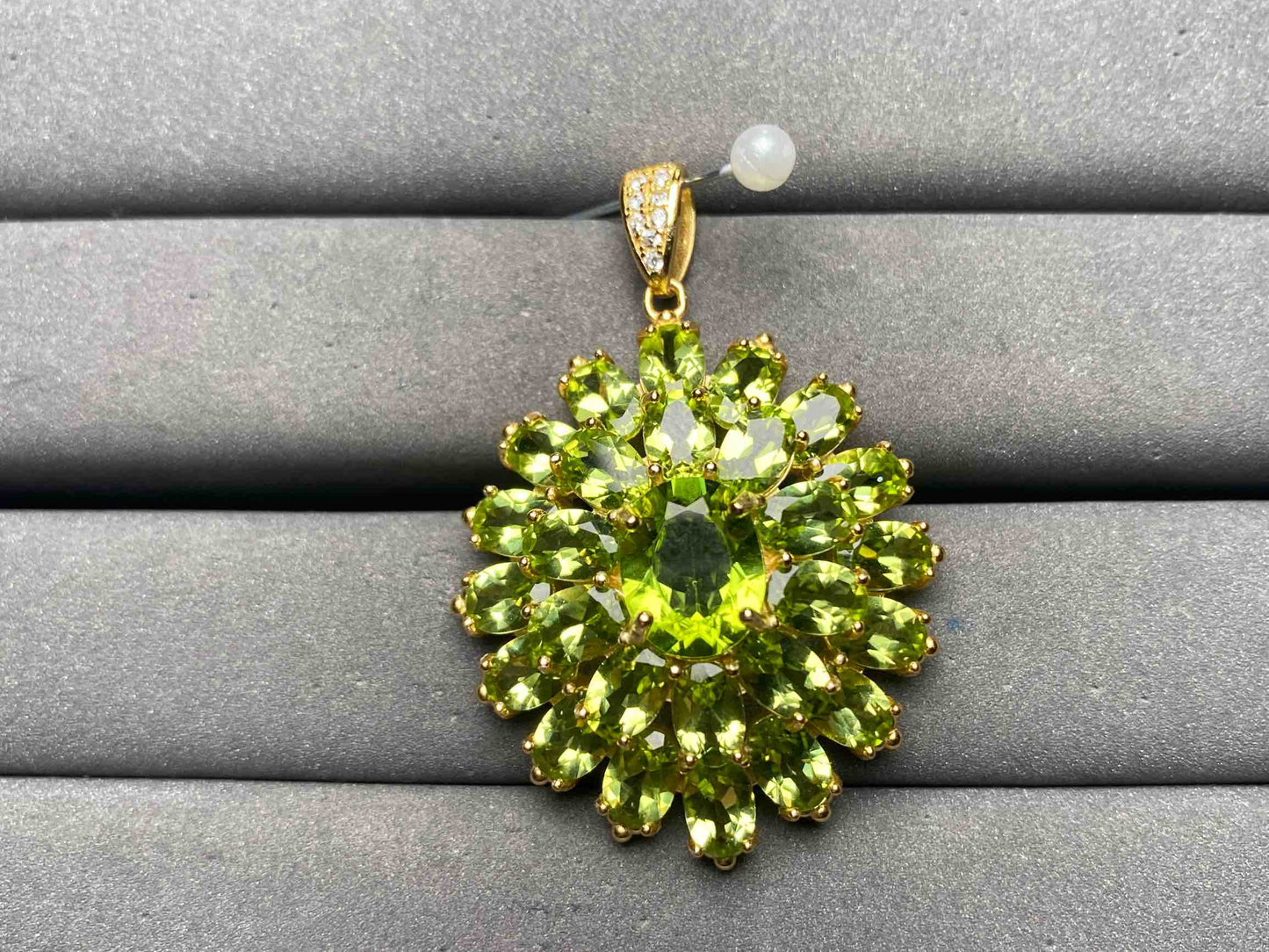 A13226 Peridot Pendant