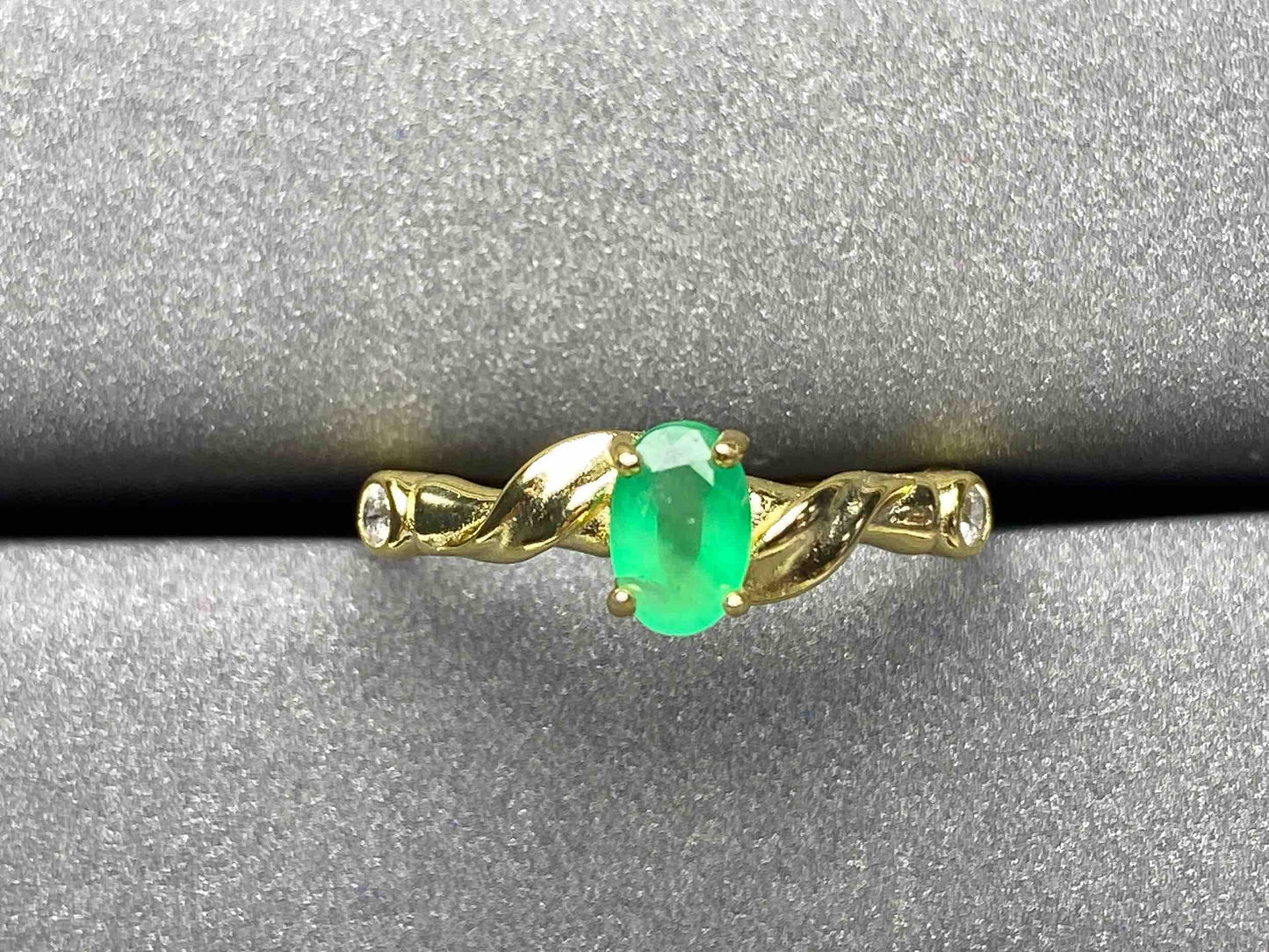 A1324 Emerald Ring