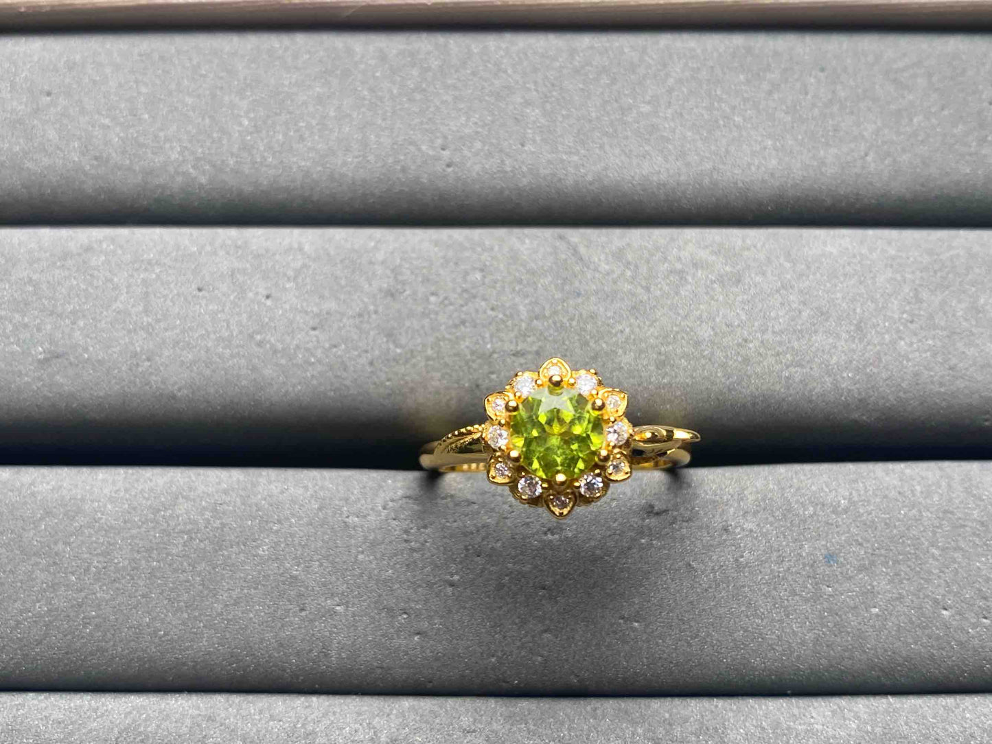 A13553 Peridot Ring