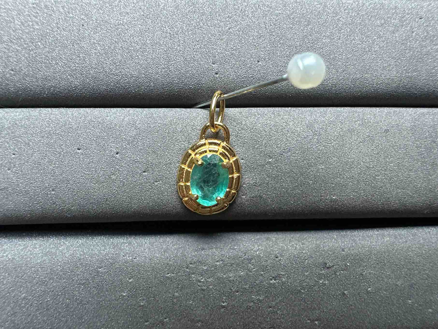A14418 Emerald Pendant