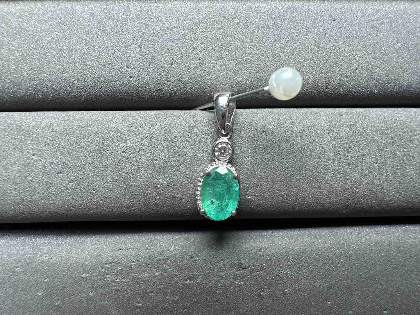 A14422 Emerald Pendant