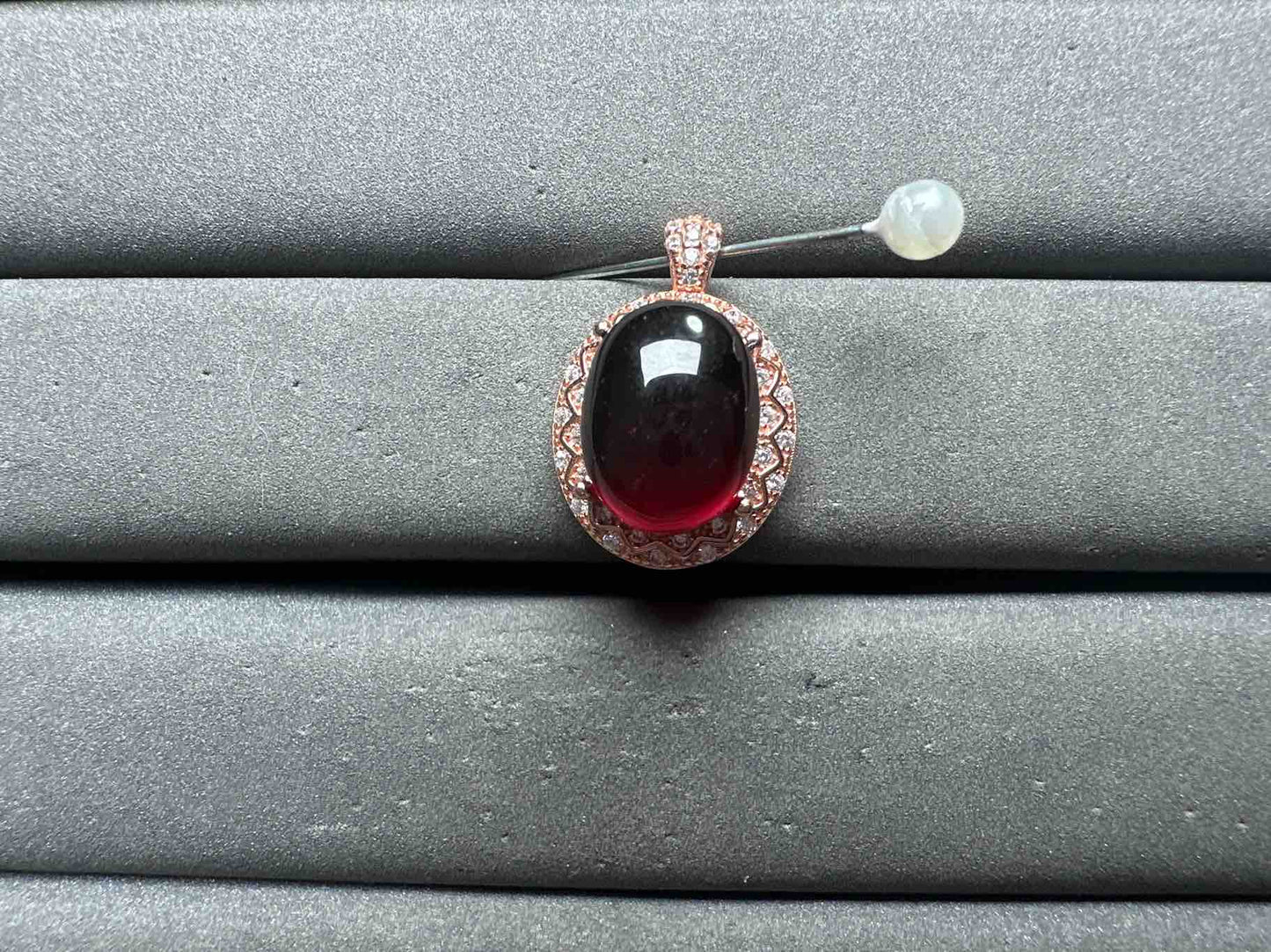 A14533 Garnet Pendant