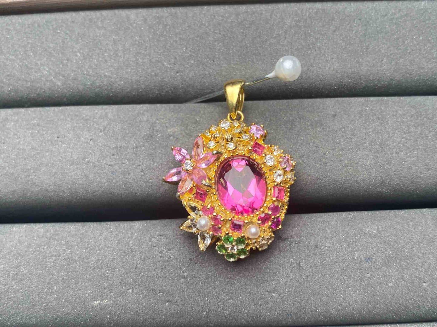 A14662 Topaz Pendant