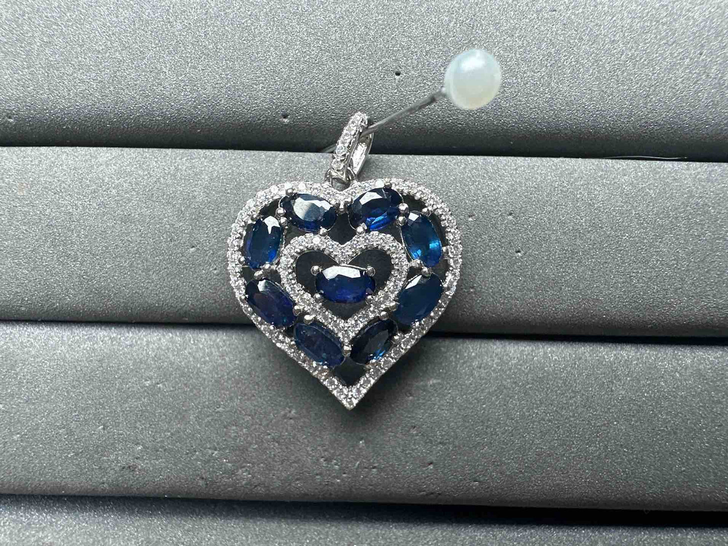 A14906 Sapphire Pendant