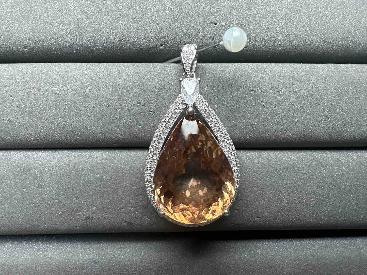 A14919 Topaz Pendant