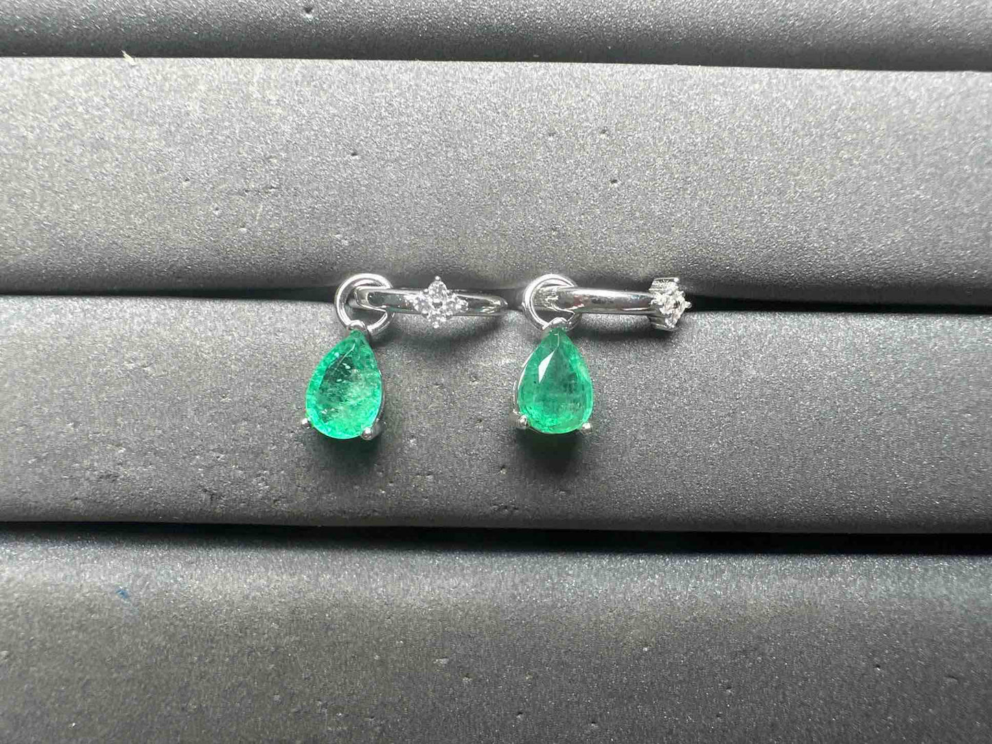 A14944 Emerald Earrings