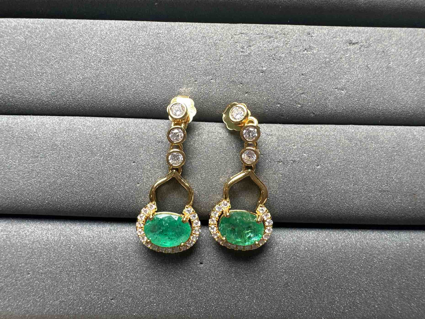 A15000 Emerald Earrings