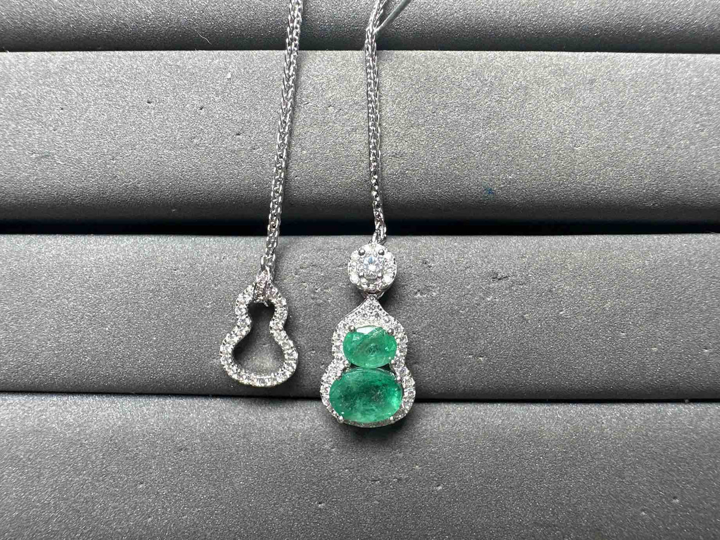 A15001 Emerald Necklace