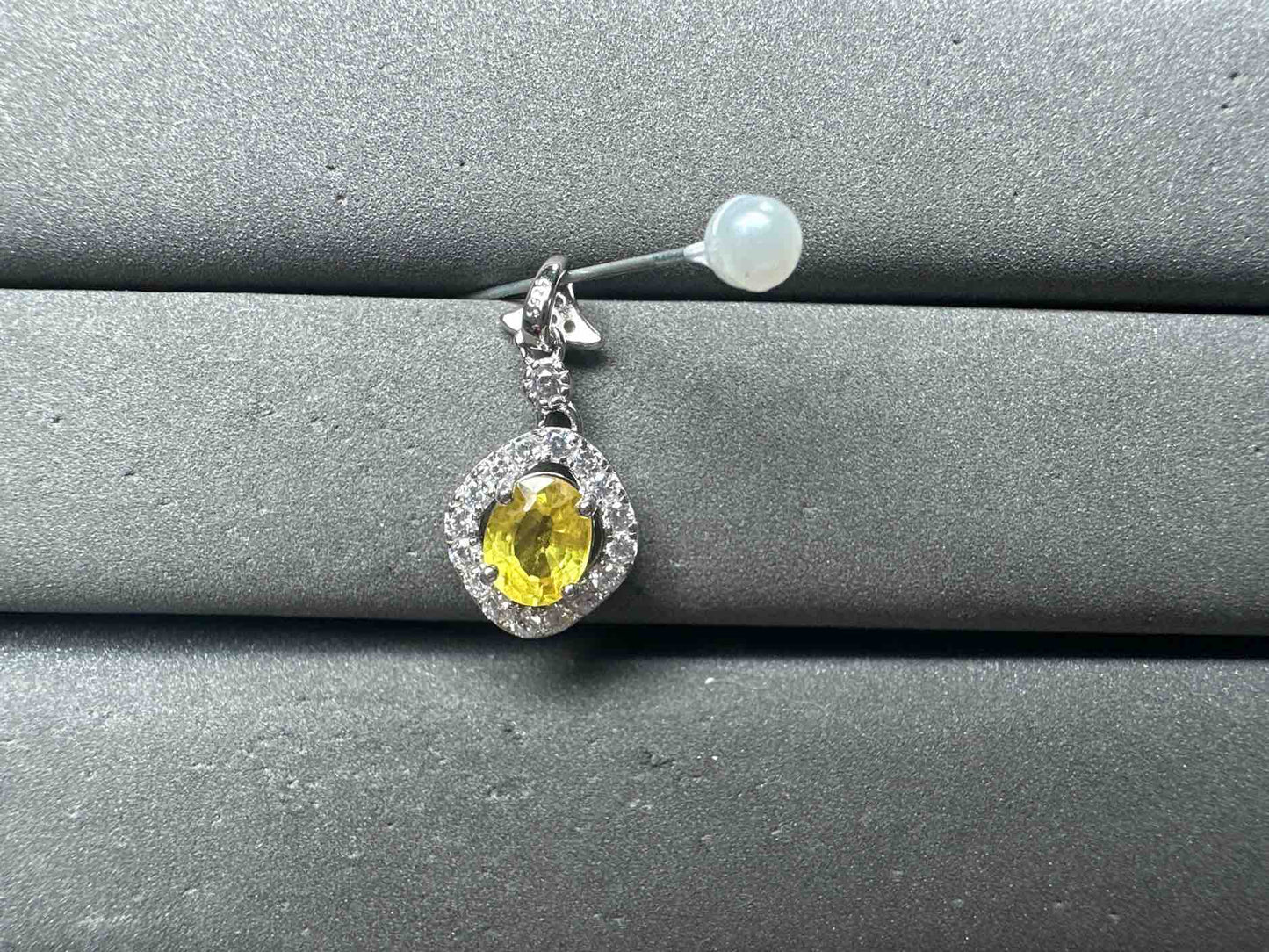 A15037 Yellow Sapphire Pendant