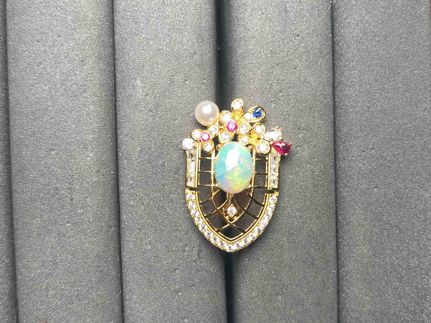 A15146 Opal brooch