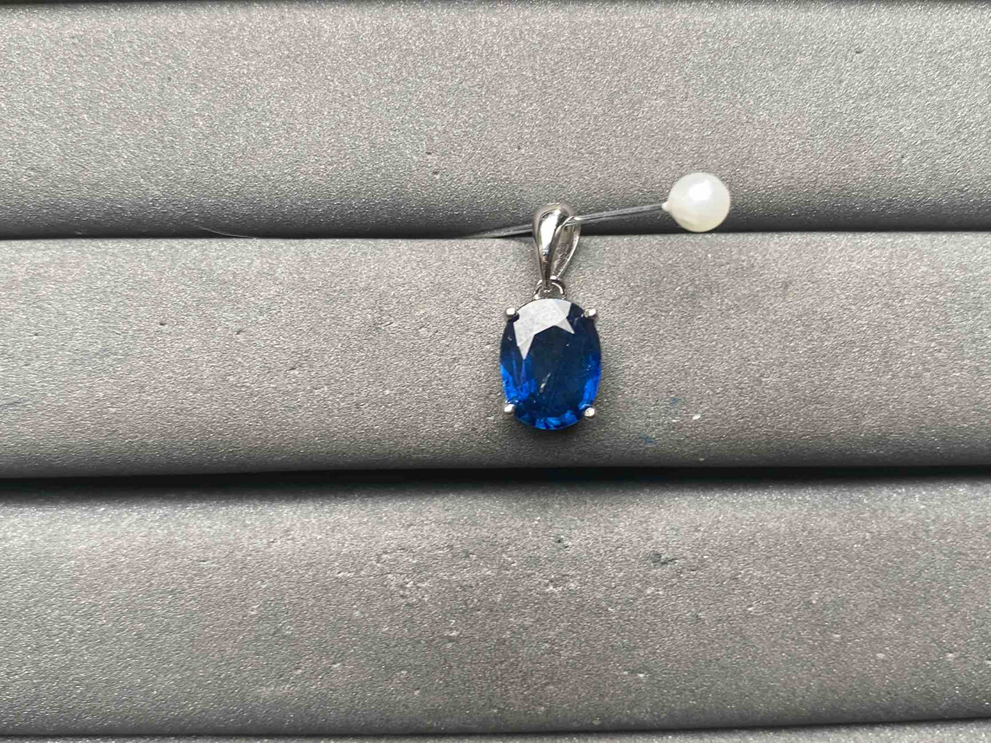A15335 Sapphire Pendant