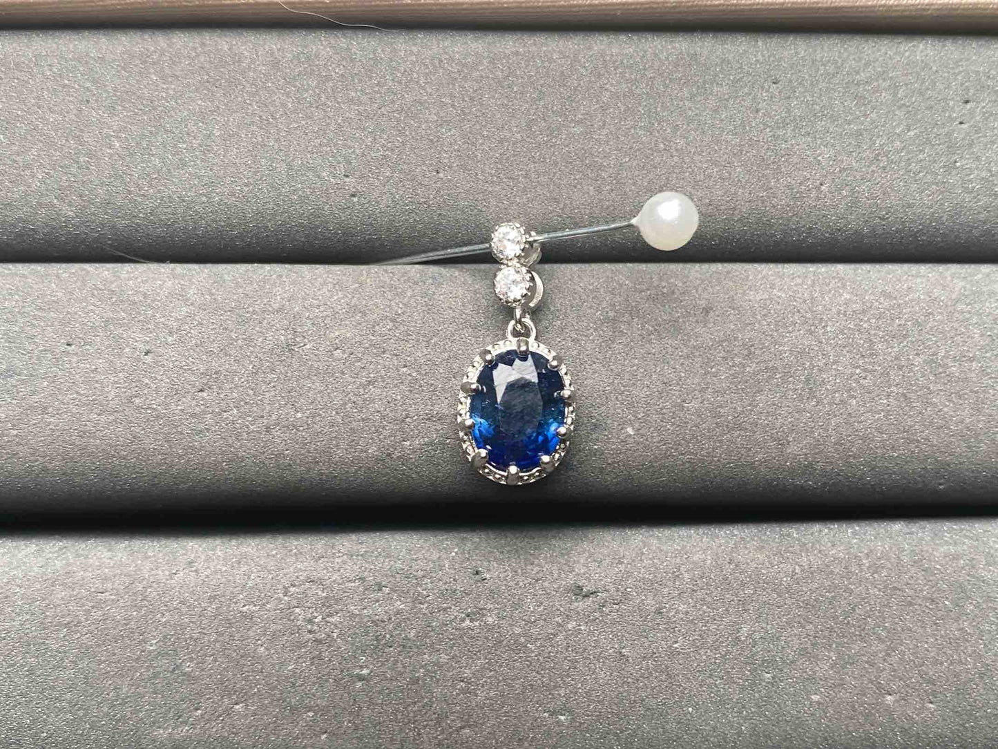 A15342 Sapphire Pendant
