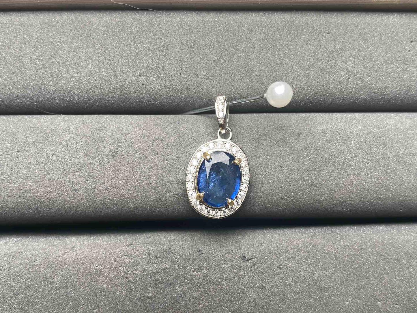 A15347 Sapphire Pendant