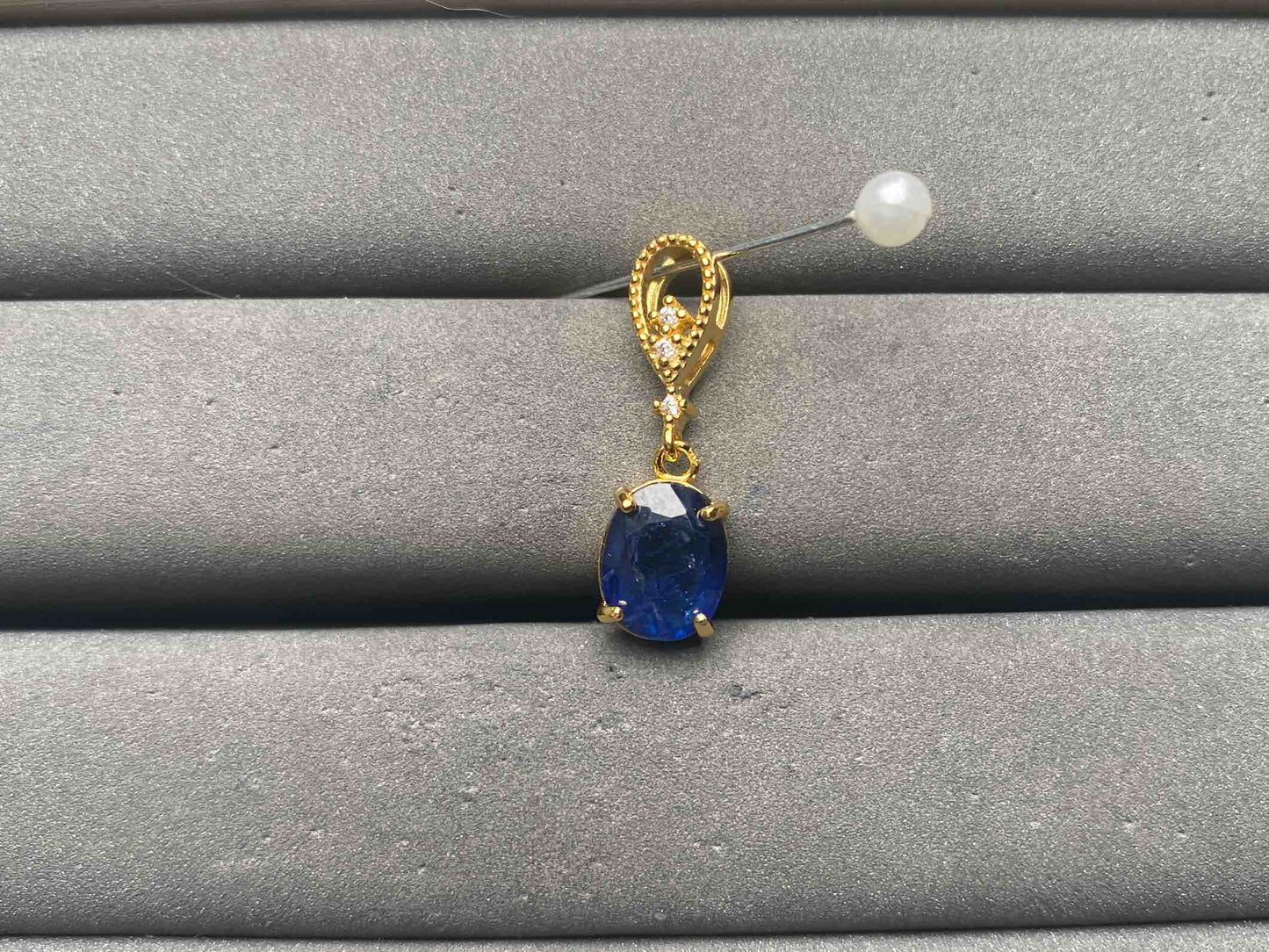 A15349 Sapphire Pendant