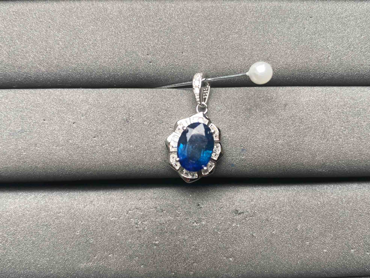 A15359 Sapphire Pendant