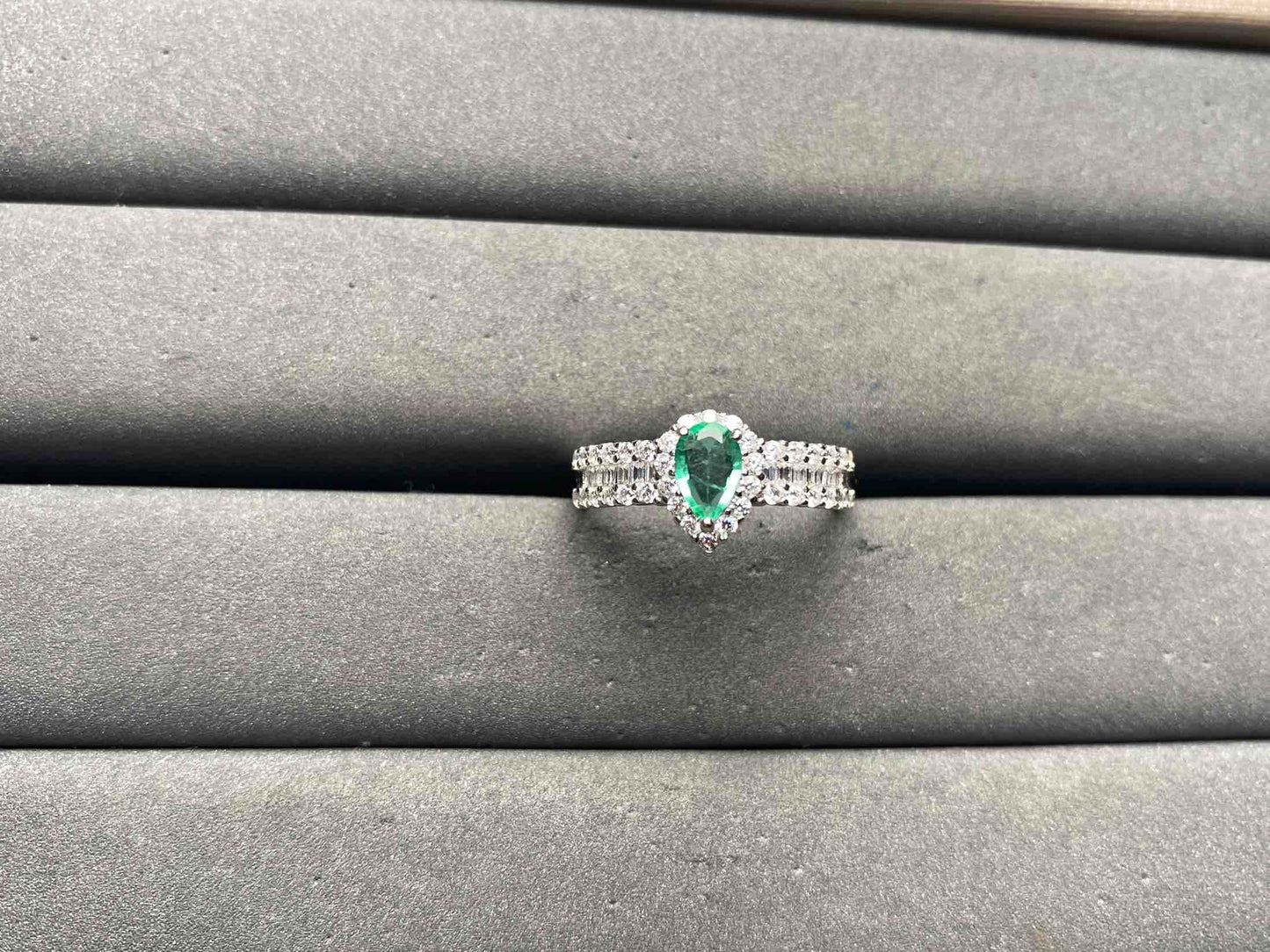 A15364 Emerald Ring