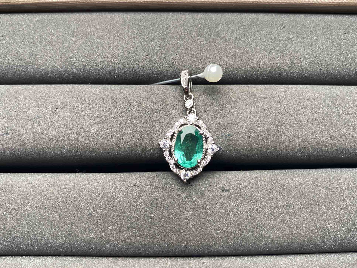 A15368 Emerald Pendant