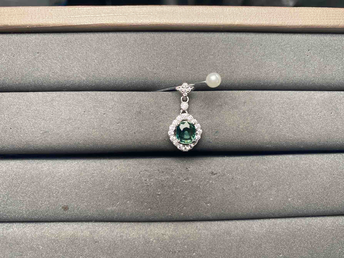 A15380 Sapphire Pendant