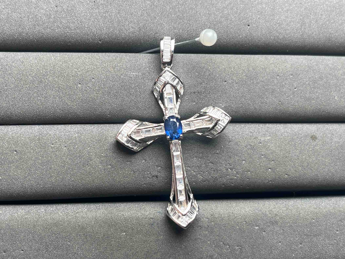 A15429 Sapphire Pendant