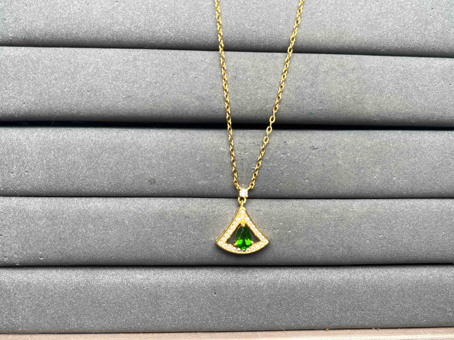 A15549 Diopside Necklace