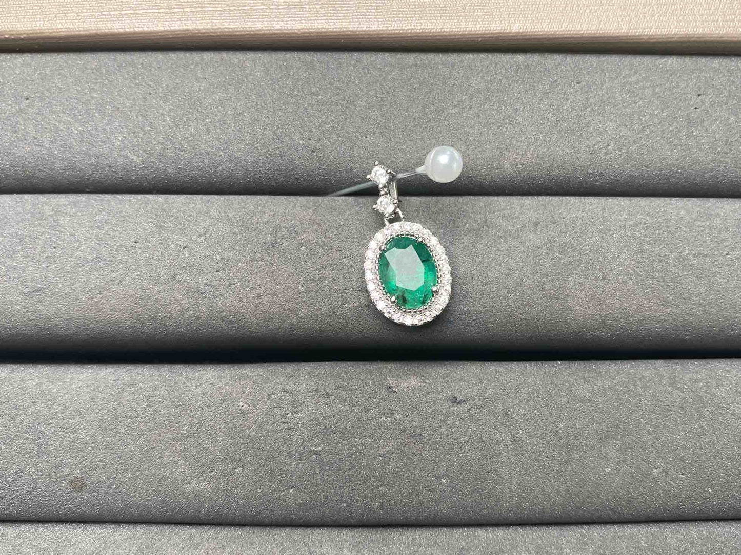 A15632 Emerald Pendant