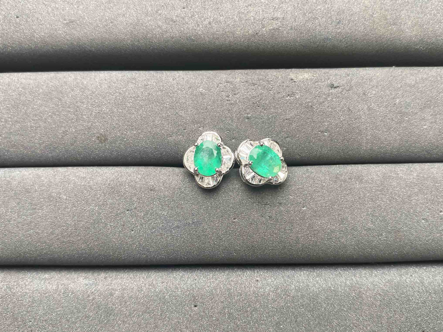 A15640 Emerald Earrings