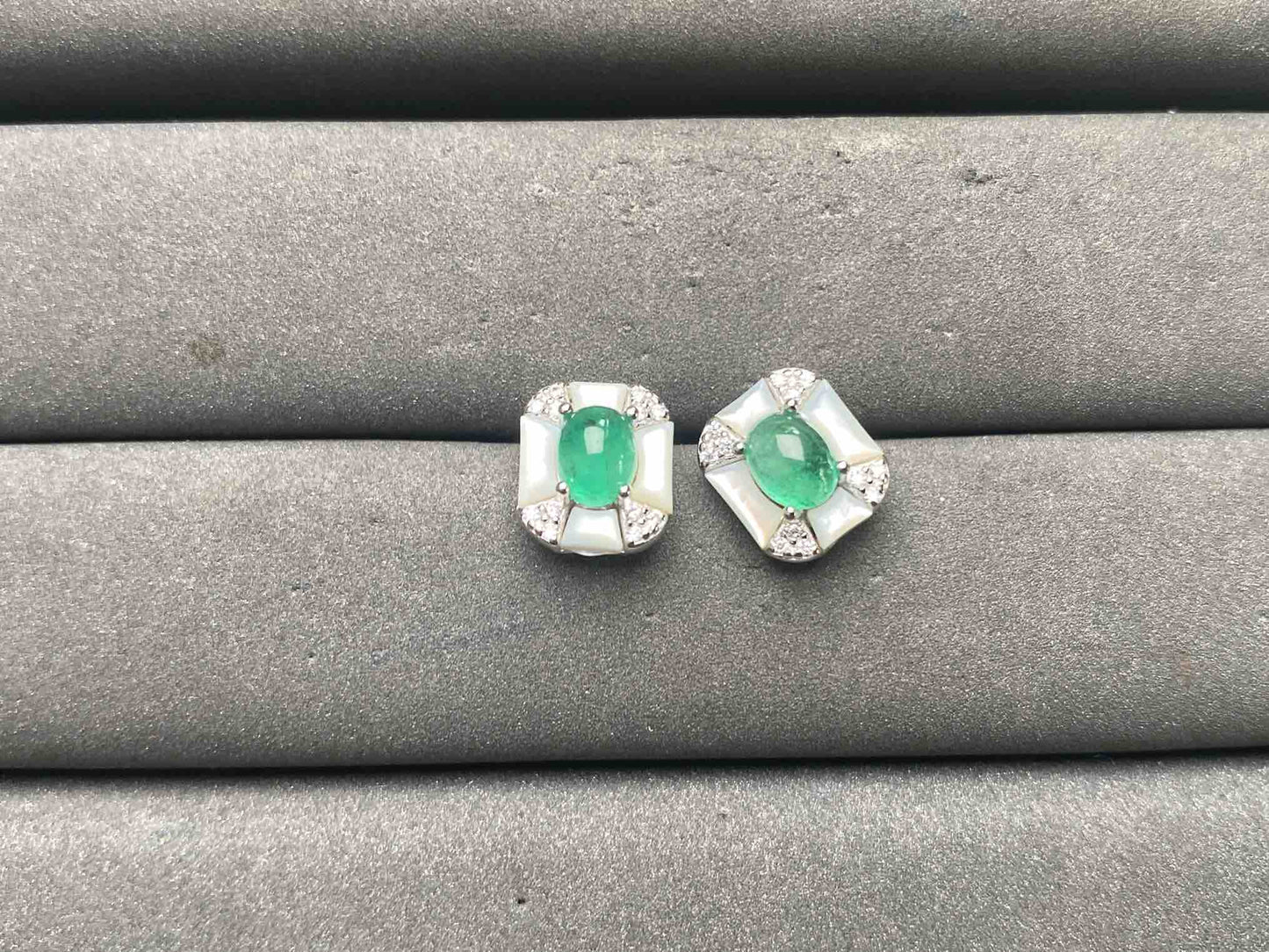 A15641 Emerald Earrings