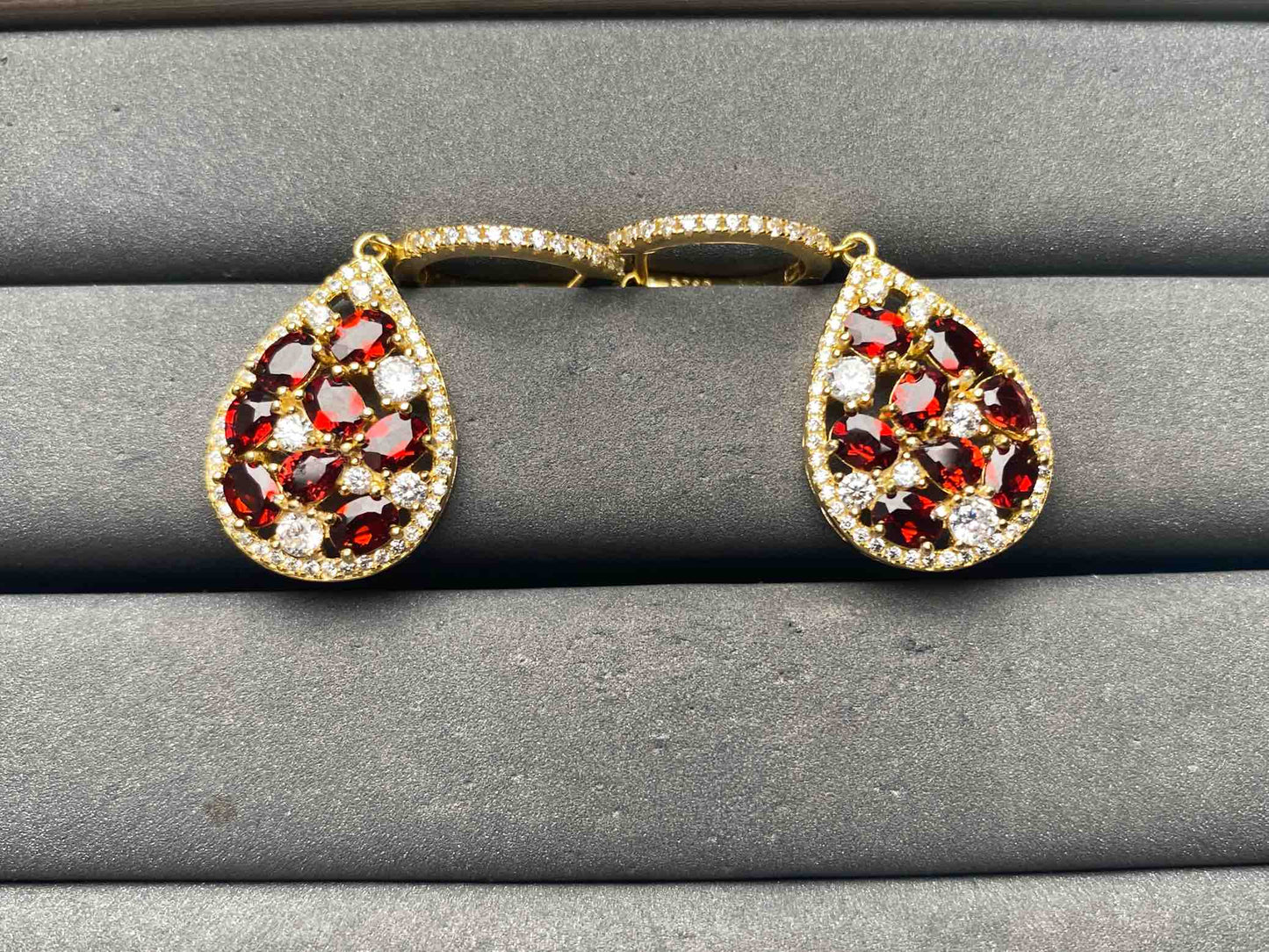 A15657 Garnet Earrings
