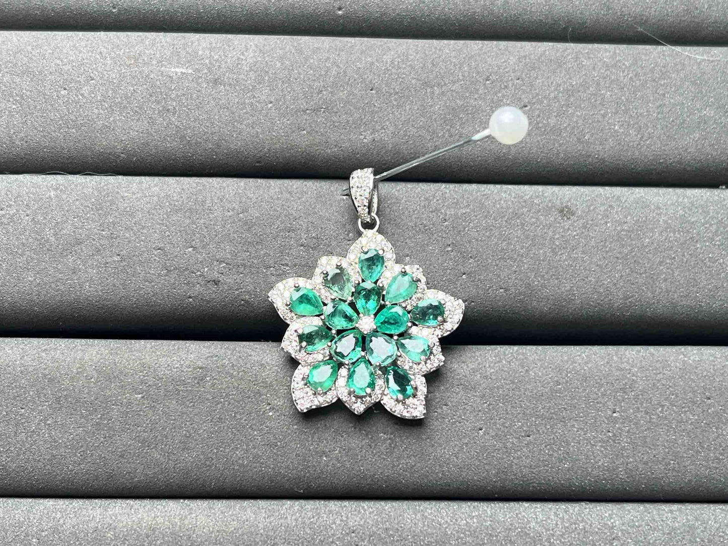 A15859 Emerald Pendant